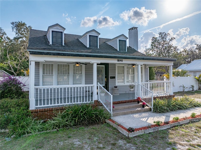 view of front of home featuring a porch and ceiling fan