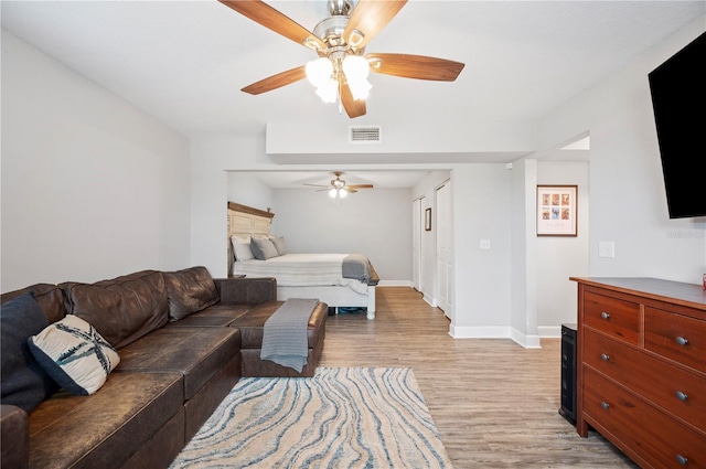 bedroom with visible vents, light wood-type flooring, baseboards, and ceiling fan