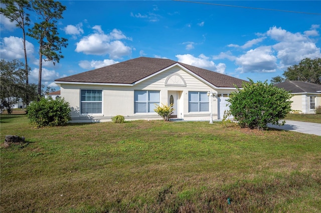 ranch-style home featuring a front lawn