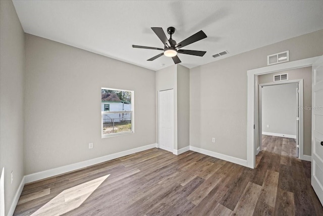 spare room featuring dark hardwood / wood-style floors and ceiling fan