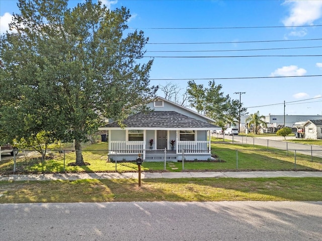 view of front of property featuring a porch and a front yard