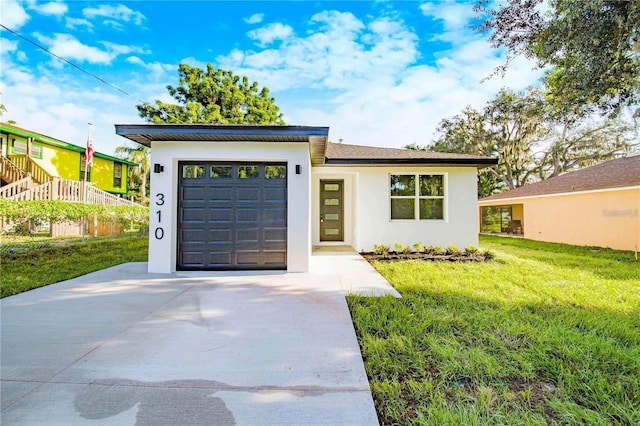 view of front of home featuring stucco siding, driveway, an attached garage, and a front lawn