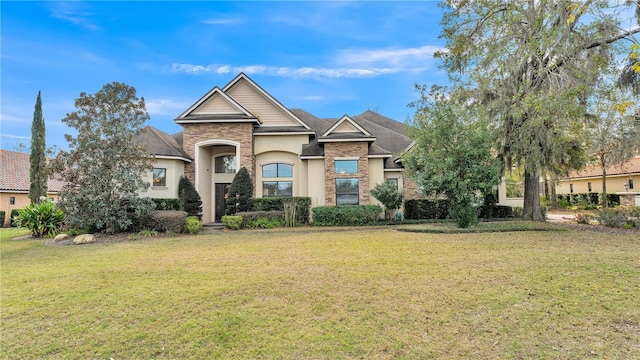 view of front of property featuring a front lawn