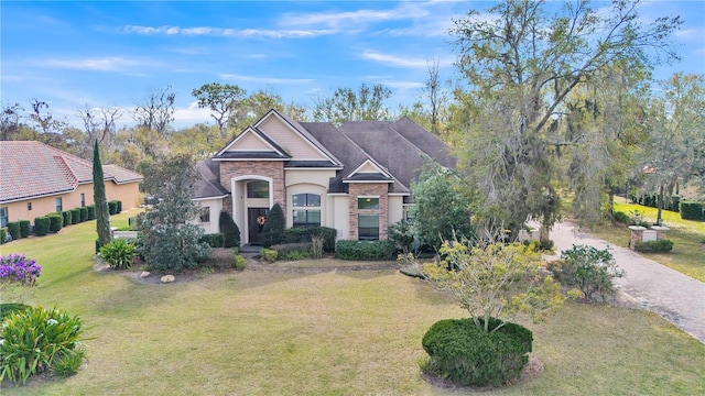 view of front of house featuring a front lawn