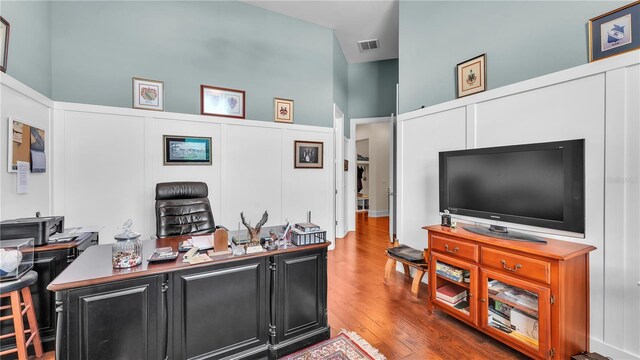 office with hardwood / wood-style flooring