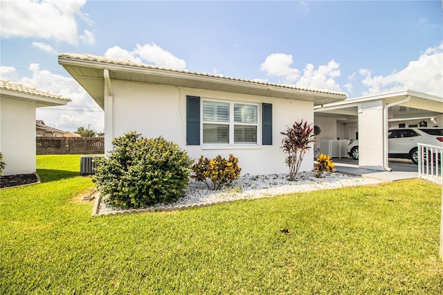 view of front of home with stucco siding, a tile roof, cooling unit, and a front yard