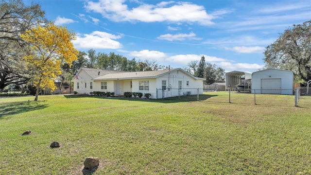 view of front of property featuring driveway, a detached garage, an outbuilding, fence, and a front lawn