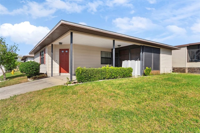 view of front of property with a carport and a front yard