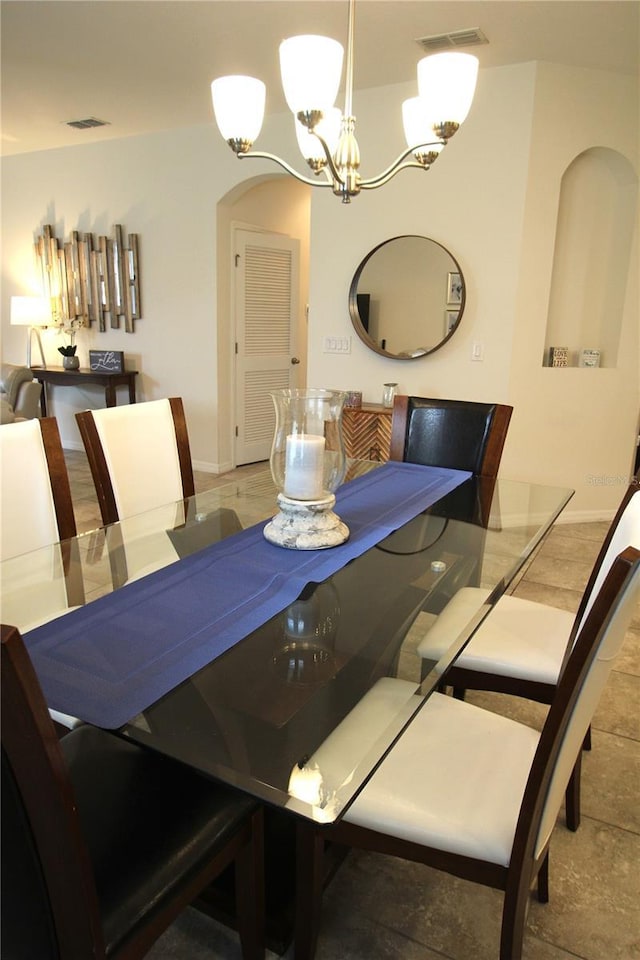 dining area with a notable chandelier