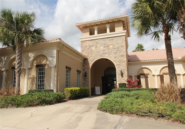 view of mediterranean / spanish-style house