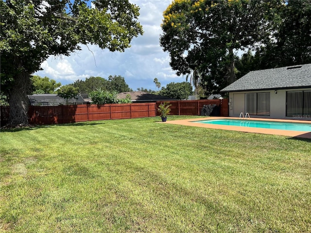 view of yard with a fenced in pool