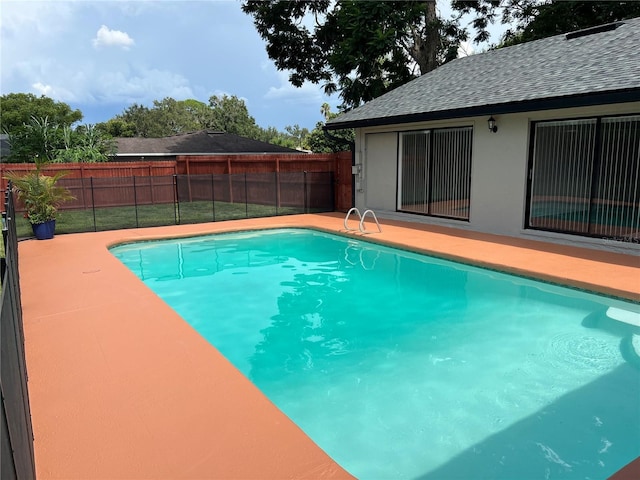 view of swimming pool