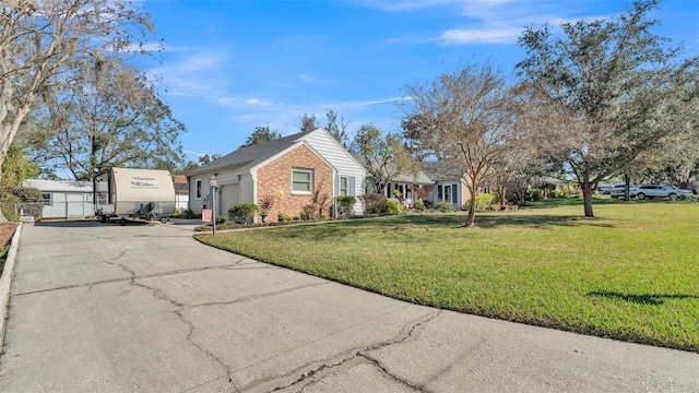 ranch-style house featuring a front yard