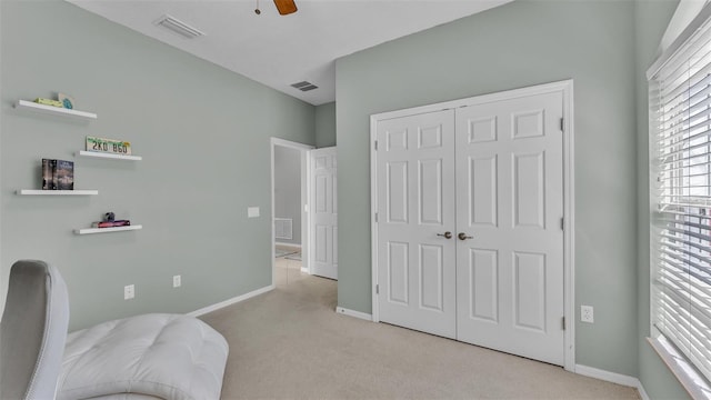 living area featuring visible vents, ceiling fan, baseboards, and carpet floors