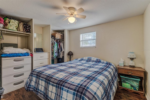 bedroom with ceiling fan, dark hardwood / wood-style flooring, a closet, and a textured ceiling