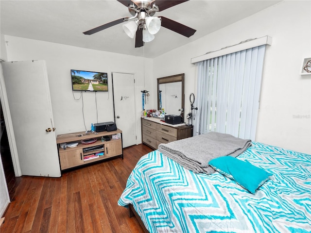 bedroom featuring dark wood-type flooring and a ceiling fan