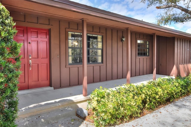 doorway to property featuring a porch