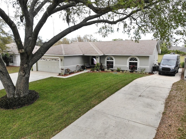 ranch-style home with driveway, roof with shingles, an attached garage, a front lawn, and stucco siding