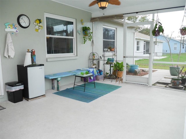 sunroom / solarium with a ceiling fan