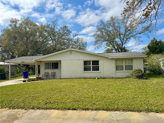 view of front facade featuring a carport and a front lawn