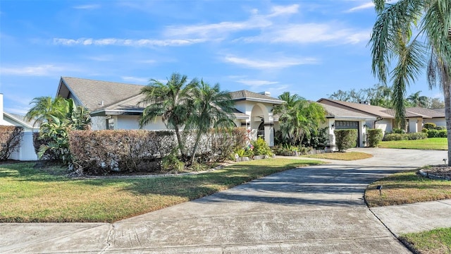 view of front facade featuring a front lawn