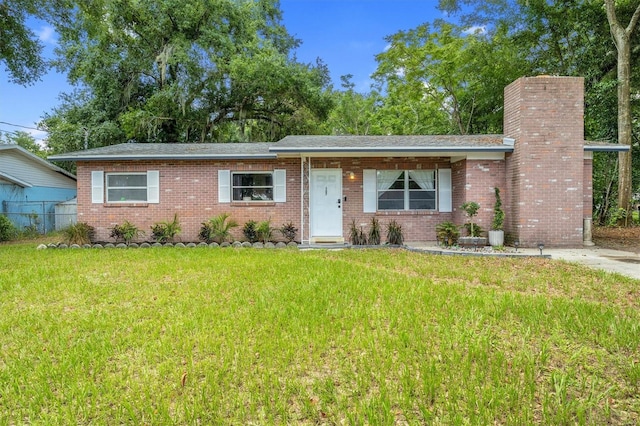 ranch-style house featuring a front lawn