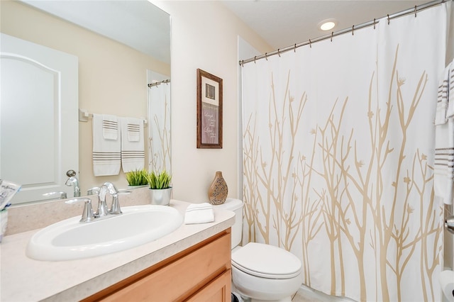 full bathroom with toilet, a shower with shower curtain, and vanity