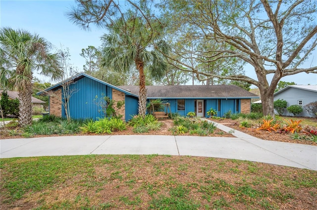 single story home with a front yard