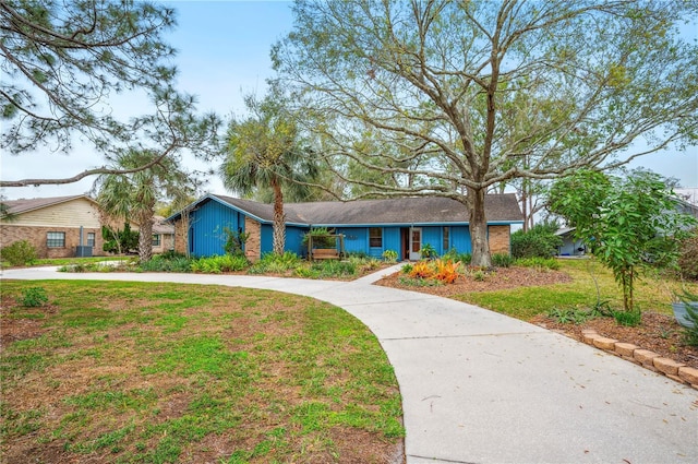 ranch-style home with a front yard