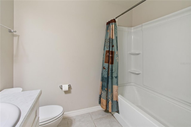 full bathroom featuring shower / tub combo with curtain, toilet, vanity, baseboards, and tile patterned floors