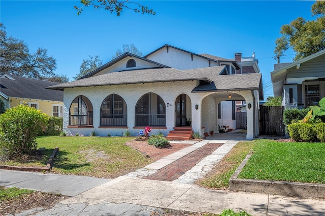 view of front of house featuring a front yard