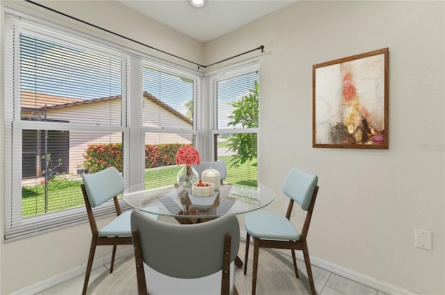 3976 Cypress Lndg W, Winter Haven, FL 33884 - dining room with baseboards