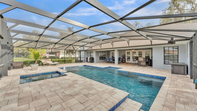 view of swimming pool with a ceiling fan, a pool with connected hot tub, a lanai, and a patio