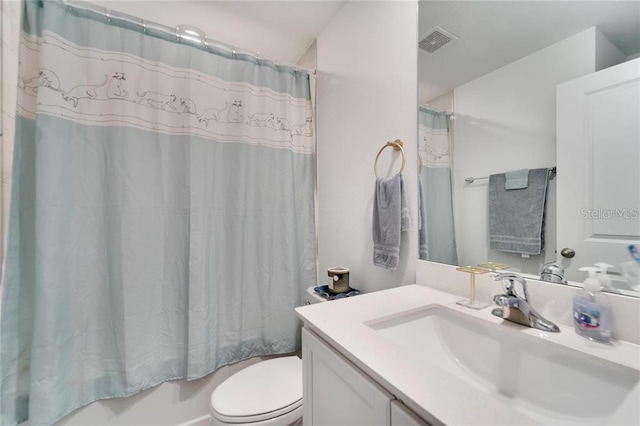 bathroom featuring visible vents, toilet, vanity, and shower / tub combo with curtain