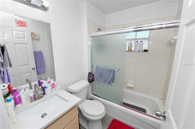 full bath with enclosed tub / shower combo, toilet, and vanity