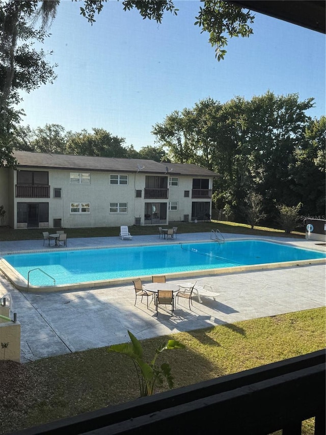 141 Fernery Rd Unit B5, Lakeland, FL 33809 - pool with a patio