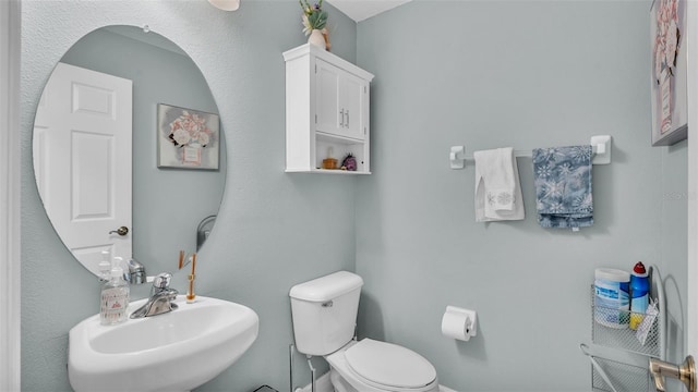 bathroom featuring a sink and toilet