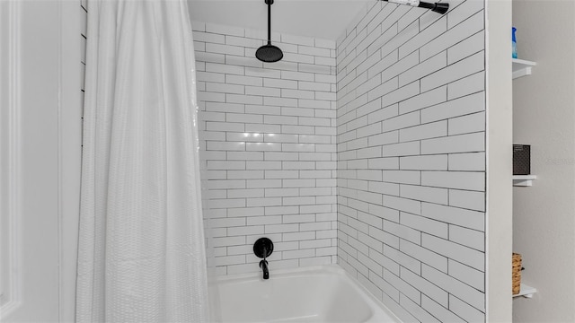 bathroom with shower / bath combo