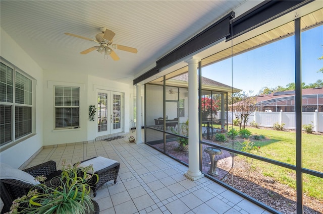 sunroom with ceiling fan