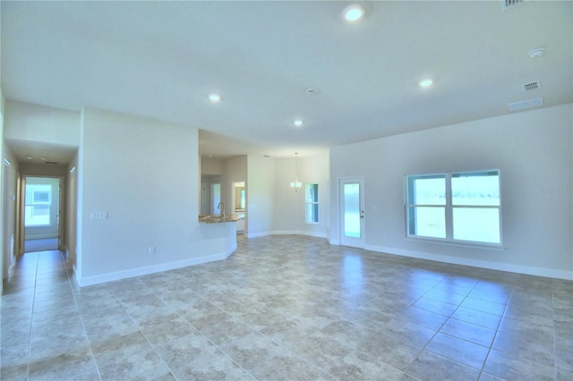 empty room featuring baseboards, light tile patterned flooring, visible vents, and recessed lighting