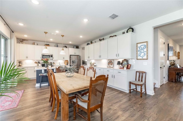 dining area featuring recessed lighting, visible vents, baseboards, and wood finished floors