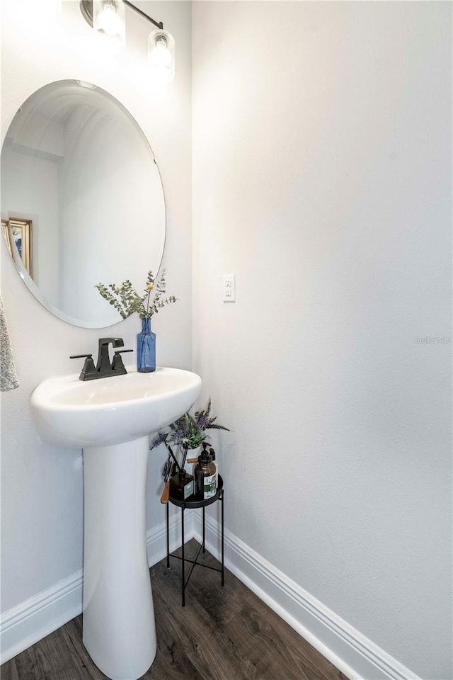 bathroom featuring wood finished floors and baseboards