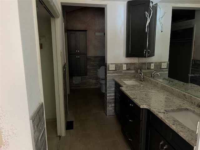 330 Callitris Ave, Polk City, FL 33868 - full bath featuring a sink, toilet, and double vanity