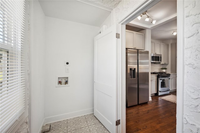 kitchen featuring stainless steel appliances, dark wood-type flooring, backsplash, and baseboards