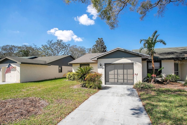 view of front facade featuring a garage, stucco siding, driveway, and a front yard