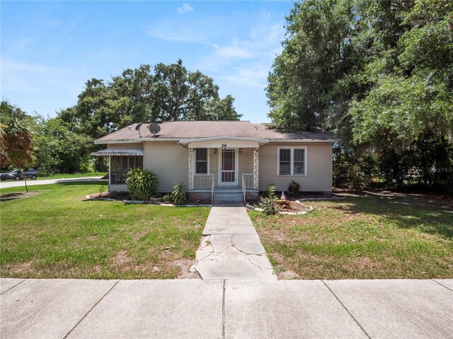 view of front of house featuring a front yard