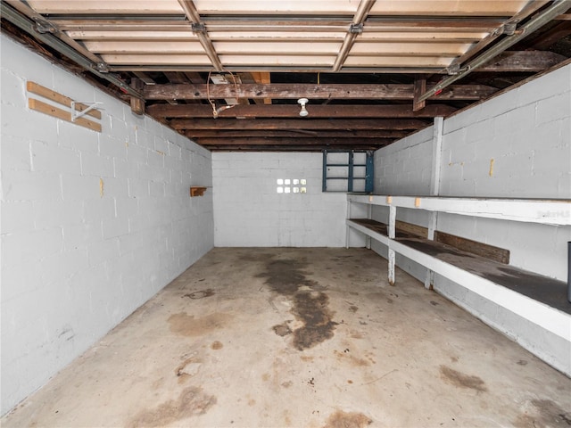 garage featuring concrete block wall