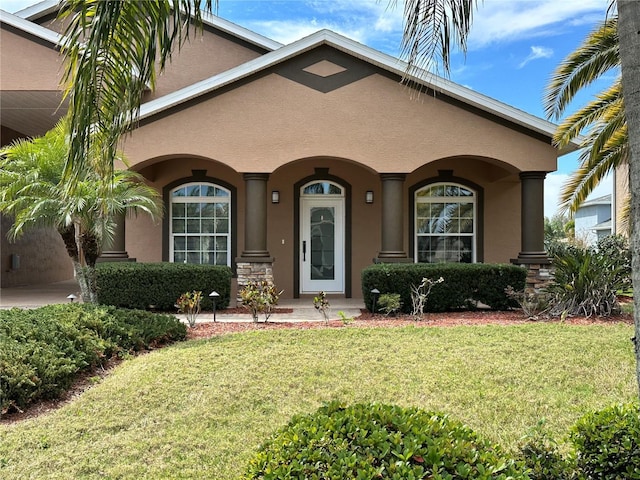 view of front facade featuring a front lawn and stucco siding