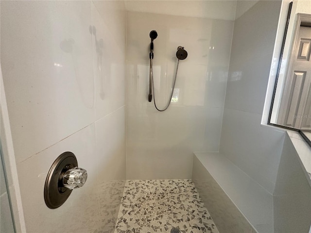 bathroom featuring a tile shower