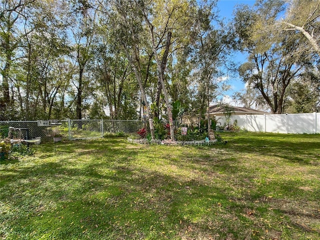 view of yard featuring a fenced backyard